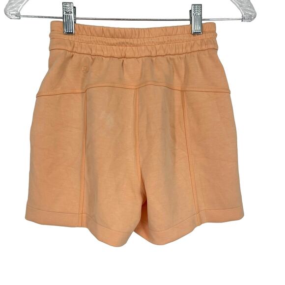 Lululemon Softstreme HR Short 4" in Prosecco Size 0 - Picture 2 of 8